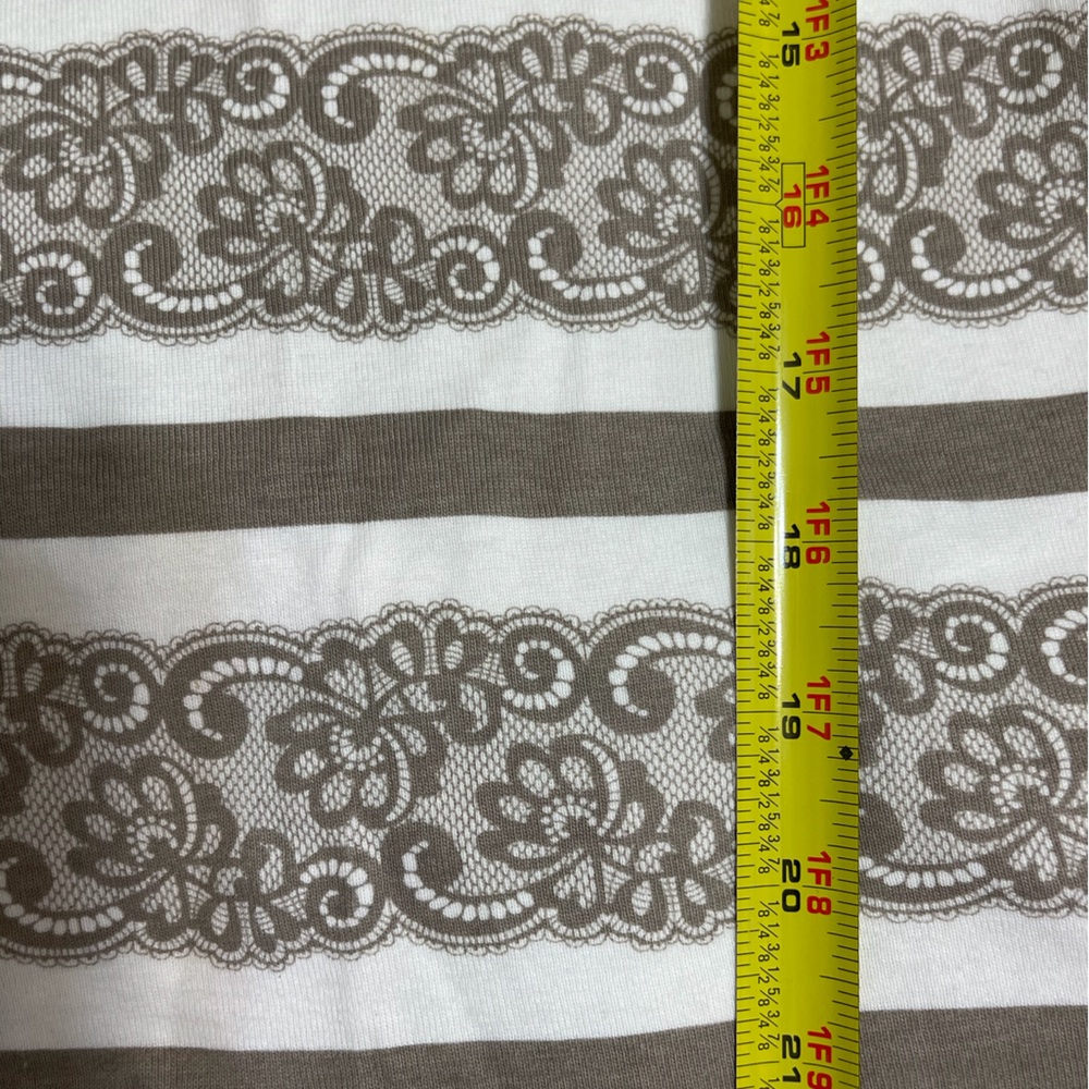 White  Stag T shirt . Size  S
